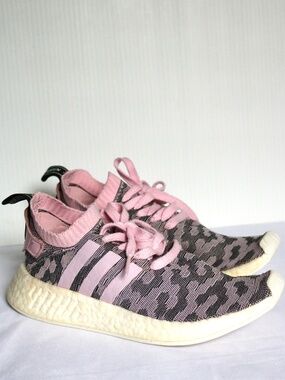 ADIDAS NMD R2 Primeknit Wonder Pink Black Running Shoes Sneakers Womens size 7.5